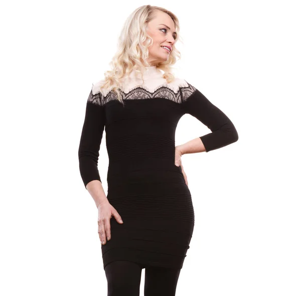 Mujer de mediana edad en vestido negro con estilo —  Fotos de Stock