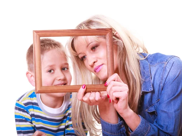 Mother and son play with empty frame. — Stock Photo, Image