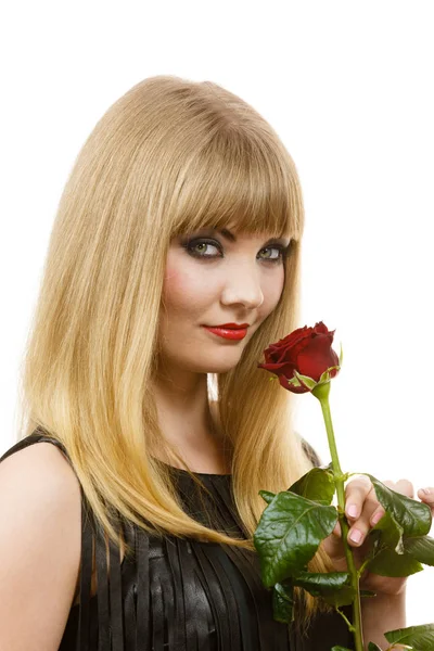 Menina bonita com rosa vermelha . — Fotografia de Stock