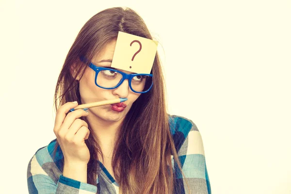 Thinking woman with big eyeglasses and light bulb — Stock Photo, Image