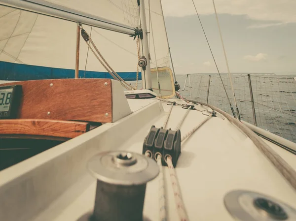 Yacht capstan on sailing boat during cruise — Stock Photo, Image