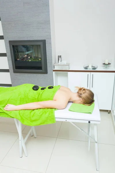 Massage with hot rocks stones in beautician — Stock Photo, Image