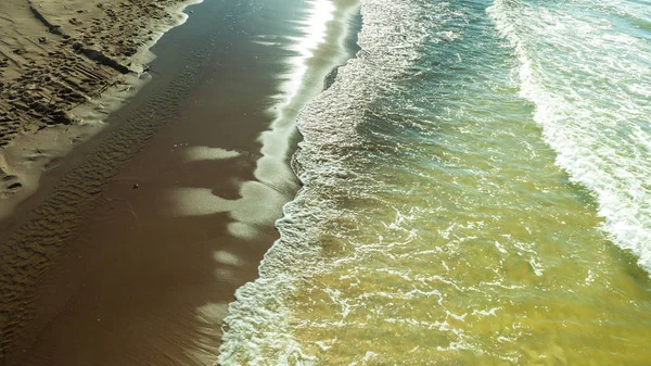 海の水とビーチの一番上からの眺め — ストック写真