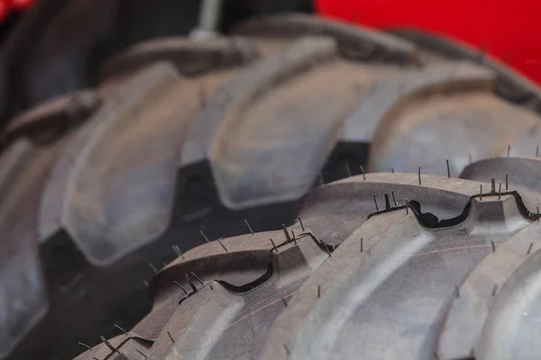 Detailed closeup of heavy vehicle big wheel — Stock Photo, Image