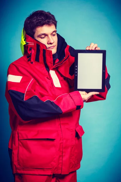 Young male with tablet — Stock Photo, Image