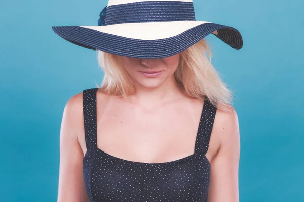 Woman wearing navy dress and sun hat — Stock Photo, Image