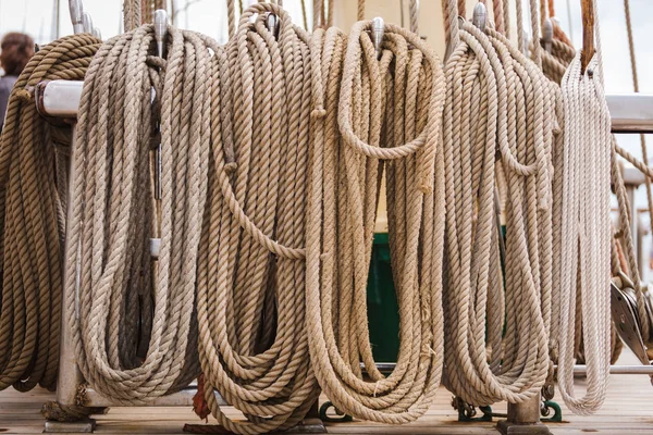 Old fashioned harbor marina sailboat ropes — Stock Photo, Image