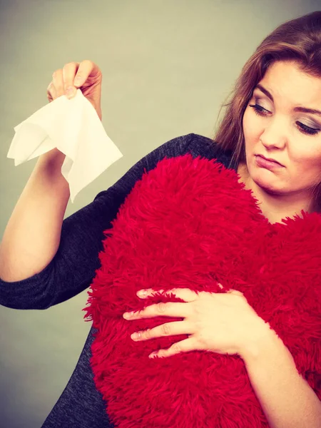 Triste femme au cœur brisé pleurant d'avoir la dépression — Photo