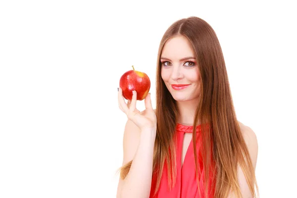 Donna affascinante ragazza trucco colorato tiene mela frutta — Foto Stock