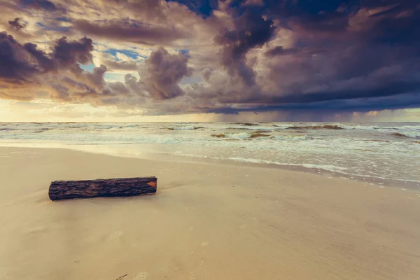 Beatiful sunset with clouds over sea and beach Royalty Free Stock Images