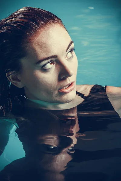 Portrait of sexy seductive woman in water. — Stock Photo, Image