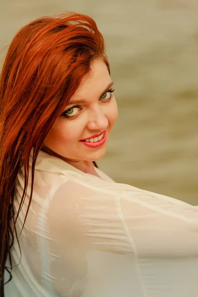 Portrait de belle rousse femme adulte — Photo