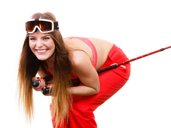 Prêt à monter femme portant un costume de ski tenant des bâtons — Photo