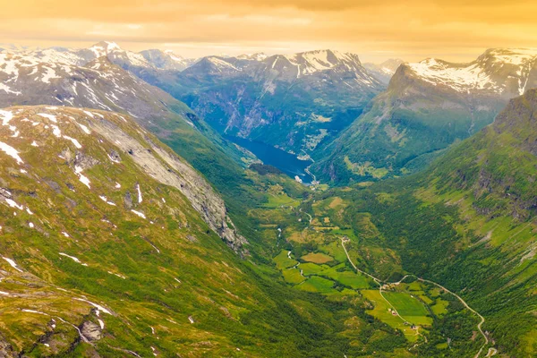 Vista sul Geirangerfjord dal punto di vista Dalsnibba in Norvegia — Foto Stock
