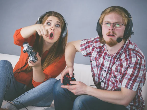 Gamer casal jogar jogos — Fotografia de Stock
