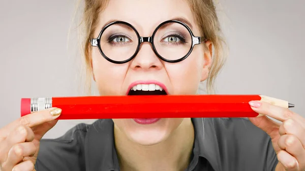 Business woman biting pencil — Stock Photo, Image