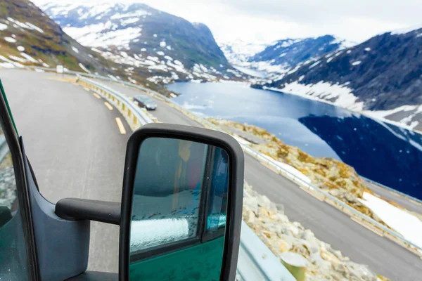 Kempingező autó norvég hegységben — Stock Fotó