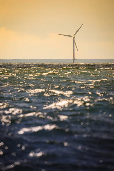 バルト海、デンマークの風力タービン — ストック写真