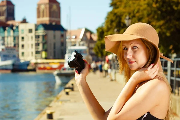 Beautiful elegant woman caught on taking pictures — Stock Photo, Image