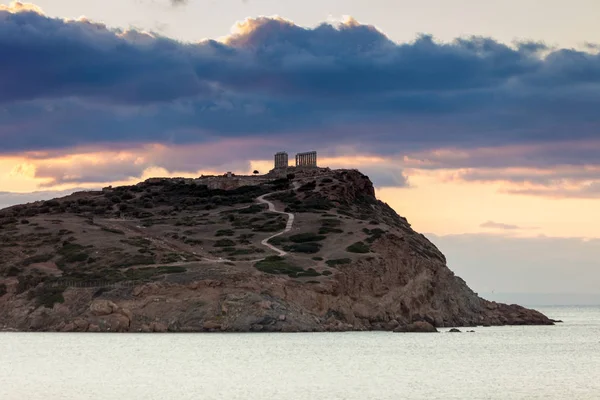 Kreikan temppeli Poseidon auringonnousun aikaan, Cape Sounio — kuvapankkivalokuva