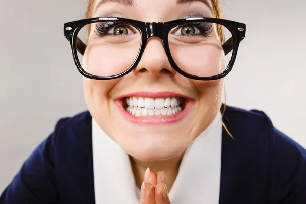 Fechar-se de feliz louca mulher de negócios — Fotografia de Stock