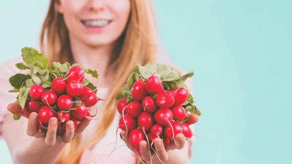 Happy woman giving radish — Stock Photo, Image