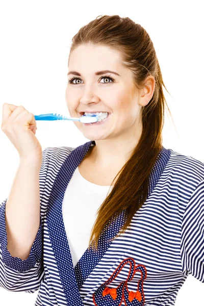 Γυναίκα βουρτσίσματος δοντιών καθαρισμού. — Φωτογραφία Αρχείου