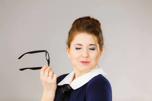 Coquet mujer de negocios coqueteando en el trabajo — Foto de Stock