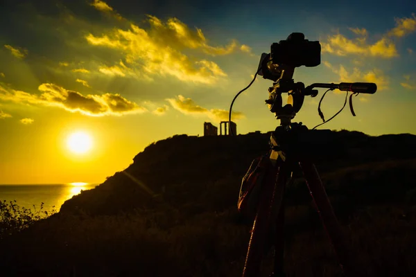 Caméra et temple grec de Poséidon, Cap Sounio — Photo