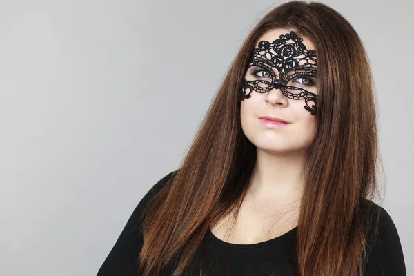 Tajemná žena nosí Krajková maska — Stock fotografie