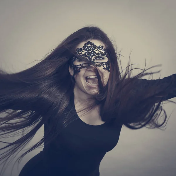 Tajemná žena nosí Krajková maska — Stock fotografie
