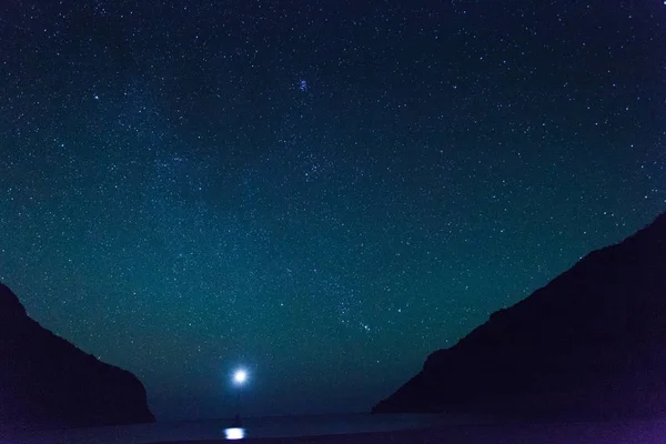 Céu azul escuro com belas estrelas — Fotografia de Stock