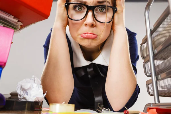 Depressed businesswoman sitting at desk — Stock Photo, Image