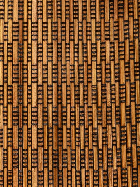 Tessuto di legno tessitura bordo con ornamenti scuri — Foto Stock