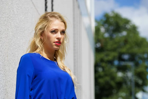 Modelo de moda con camisa azul marino —  Fotos de Stock