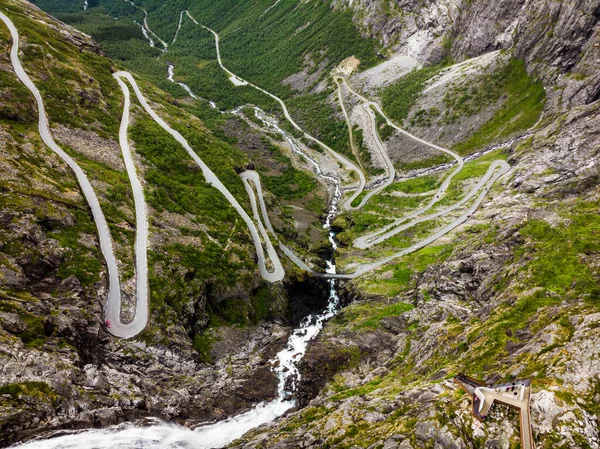 Estrada de montanha Trollstigen na Noruega — Fotografia de Stock