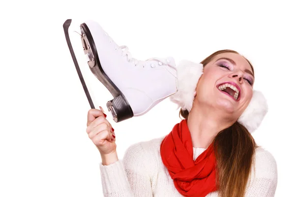 Mulher com protetores auriculares e patins no gelo . — Fotografia de Stock