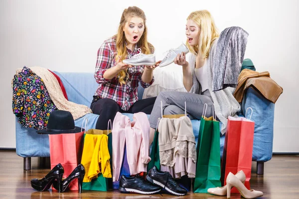 Two happy female friends after shopping — Stock Photo, Image