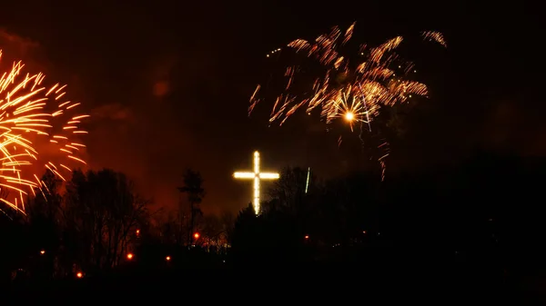 Πολύχρωμα πυροτεχνήματα το βράδυ των διακοπών — Φωτογραφία Αρχείου