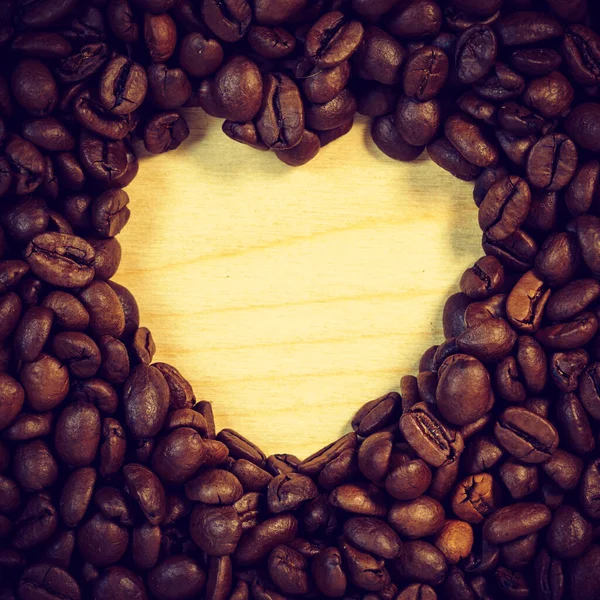 Granos de café tostados con forma de corazón —  Fotos de Stock