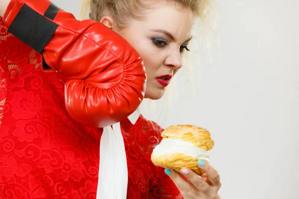 Mujer boxeo crema cupcake —  Fotos de Stock