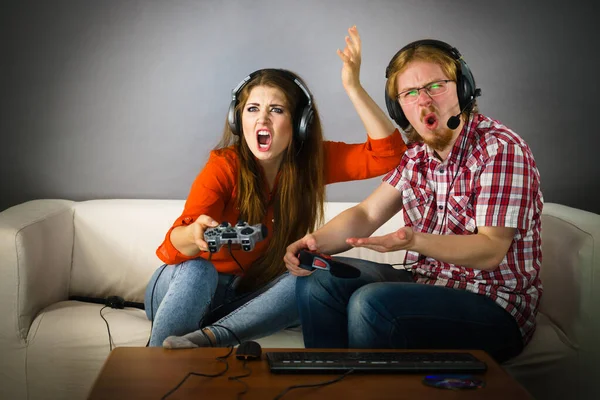 Spielendes Paar beim Spielen — Stockfoto