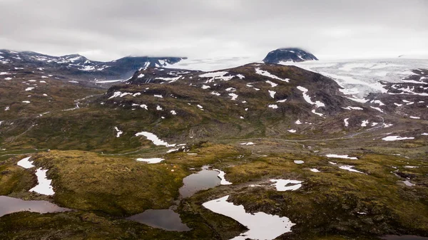 有雪和冰川的山脉。Sognefjellet 路, 挪威 — 图库照片