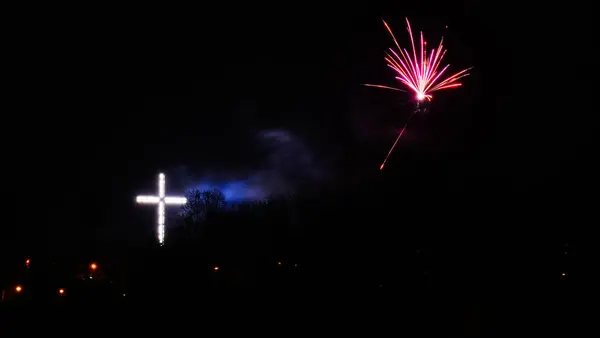 Kleurrijke vuurwerk 's nachts vakantie — Stockfoto