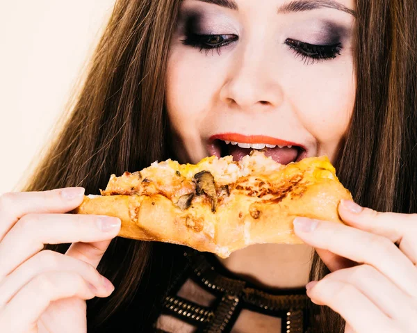 Woman eating hot pizza slice — Stock Photo, Image