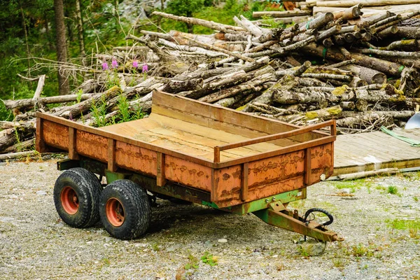 Truck trailer with wood in forest. Loading logs. — Stock Photo, Image