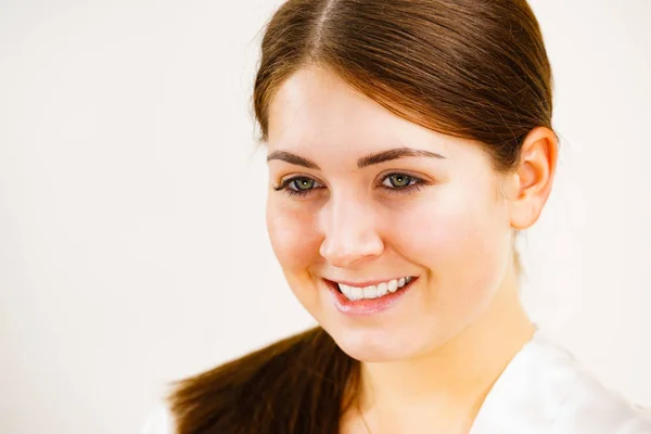 Girl with no makeup — Stock Photo, Image