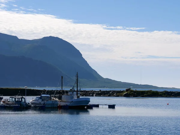 Port rybacki w Hovsund Lofoten Norwegia — Zdjęcie stockowe