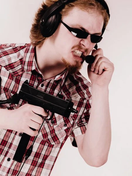 Gamer man shooting from gun — Stock Photo, Image