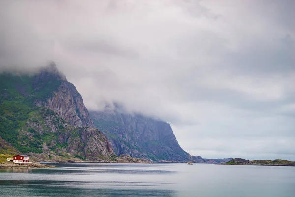 Прибуття ландшафту островів, Норвегії — стокове фото